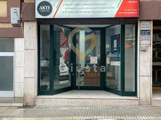 Immobile commerciale in Vendita a Brindisi, 49'000€, 49 m²