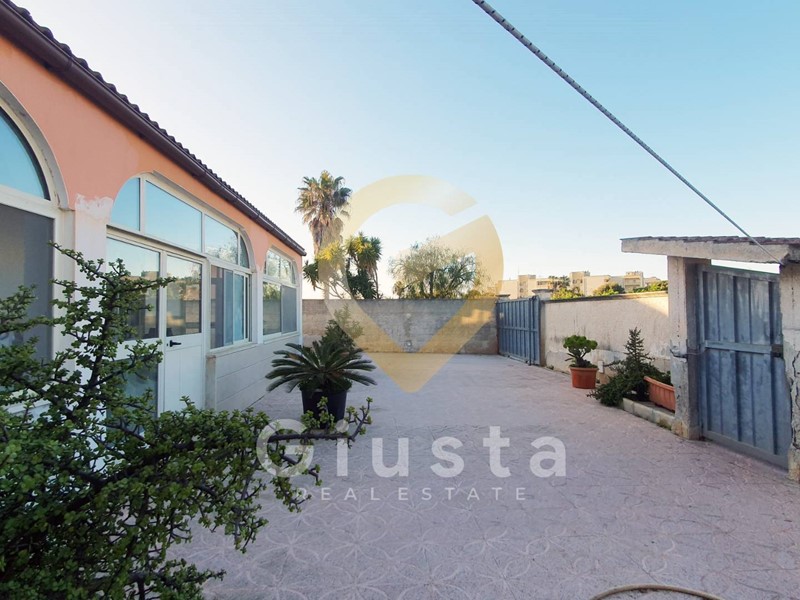 Villa in Vendita a Brindisi, 159'000&euro;, 157 m²