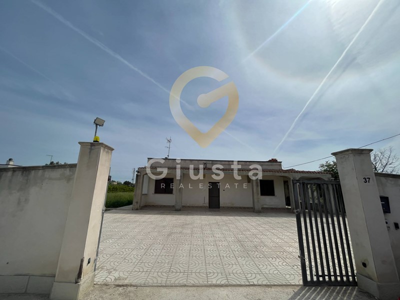 Villa in Vendita a Brindisi, 129'000&euro;, 149 m²
