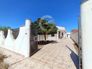 Villa in Vendita a Torchiarolo, 90'000€, 89 m²