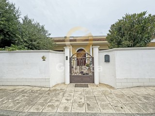 Villa in Vendita a Pulsano, 599'000€, 253 m²