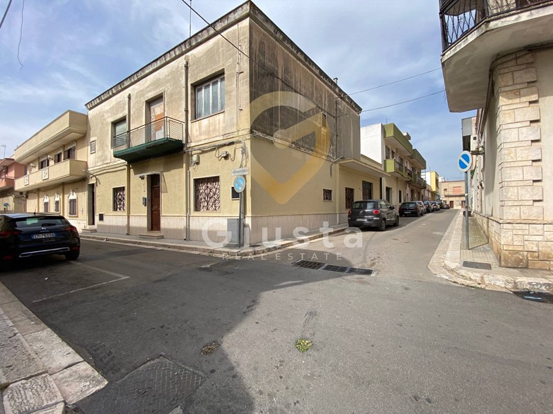 Casa Indipendente in Vendita a Mesagne, 273'000€, 184 m²