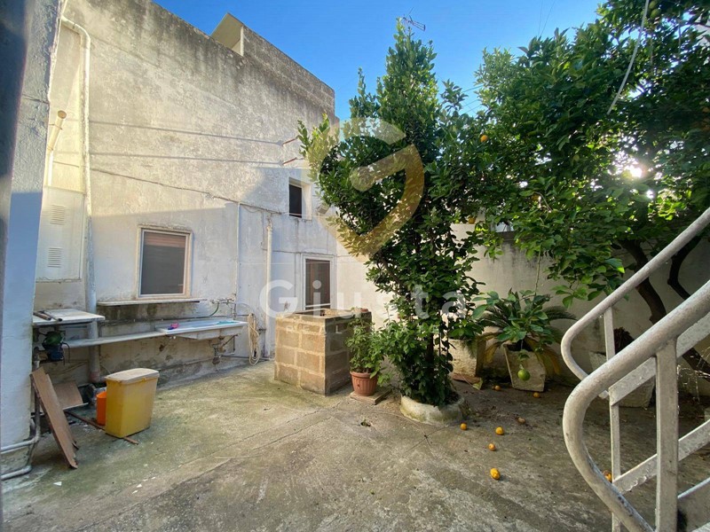 Casa Semi Indipendente in Vendita a Mesagne, 80'000€, 110 m²