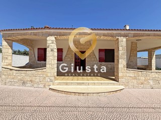 Villa in Vendita a Brindisi, 159'000€, 177 m²