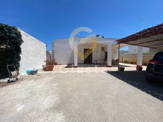 Villa in Vendita a Brindisi, 99'000€, 139 m²