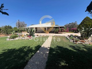 Villa in Vendita a Ceglie Messapica, 280'000€, 96 m²