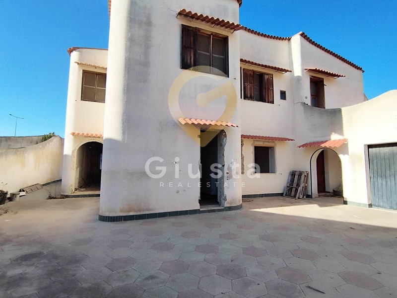 Casa Indipendente in Vendita a Brindisi, 480'000&euro;, 350 m²