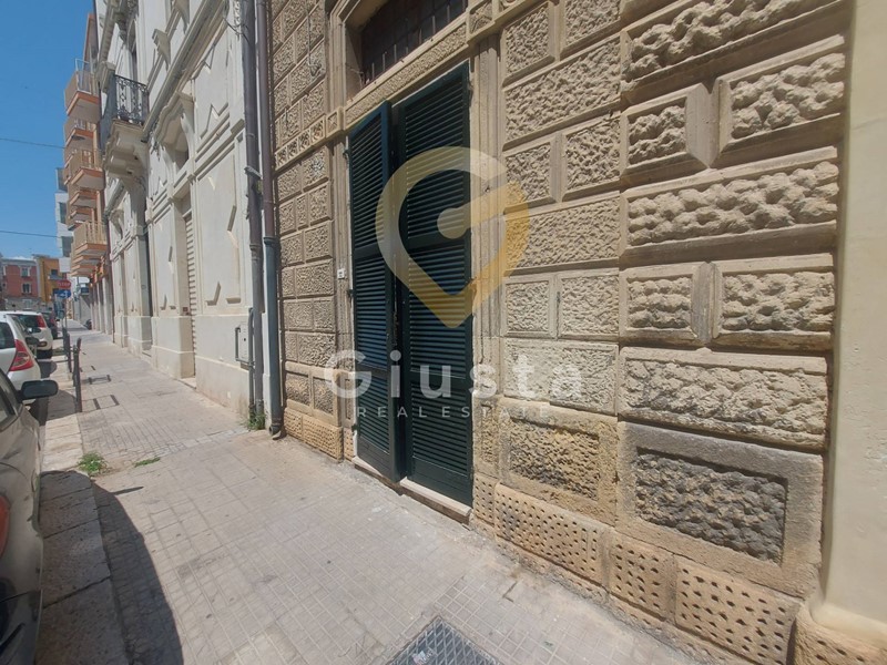 Attività commerciale in Affitto a Brindisi, 500€, 40 m²
