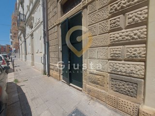 Attività commerciale in Affitto a Brindisi, 500€, 40 m²