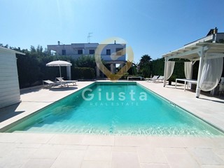 Casa Semi Indipendente in Vendita a Brindisi, 550'000€, 205 m²