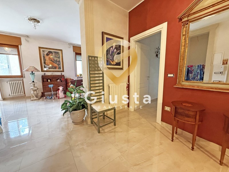 Quadrilocale in Vendita a Brindisi, 163'000€, 158 m²