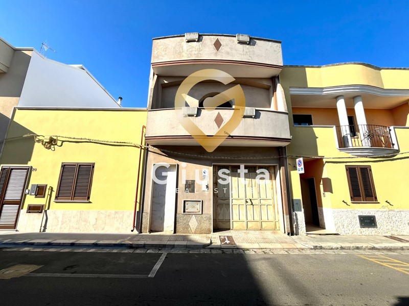 Casa Indipendente in Vendita a Mesagne, 75'000€, 166 m²