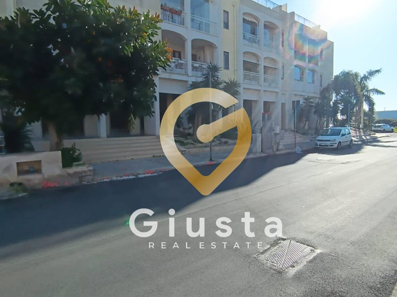 Attività commerciale in Vendita a Brindisi, 210'000€, 189 m²