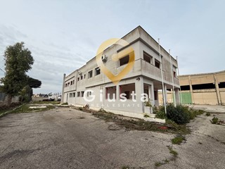 Capannone in Vendita a Brindisi, 2'200'000€, 25000 m²