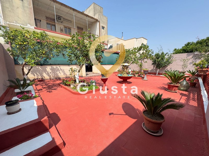 Casa Semi Indipendente in Vendita a Mesagne, 124'000€, 189 m²