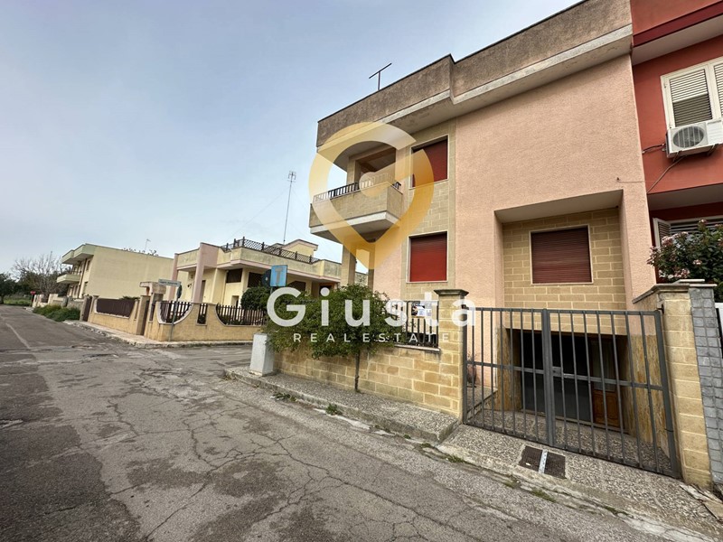 Casa Indipendente in Vendita a San Pietro Vernotico, 129'000&euro;, 186 m²