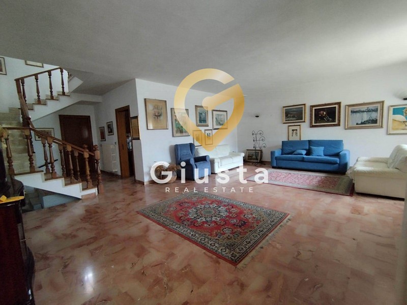Casa Indipendente in Vendita a Brindisi, 160'000&euro;, 148 m²
