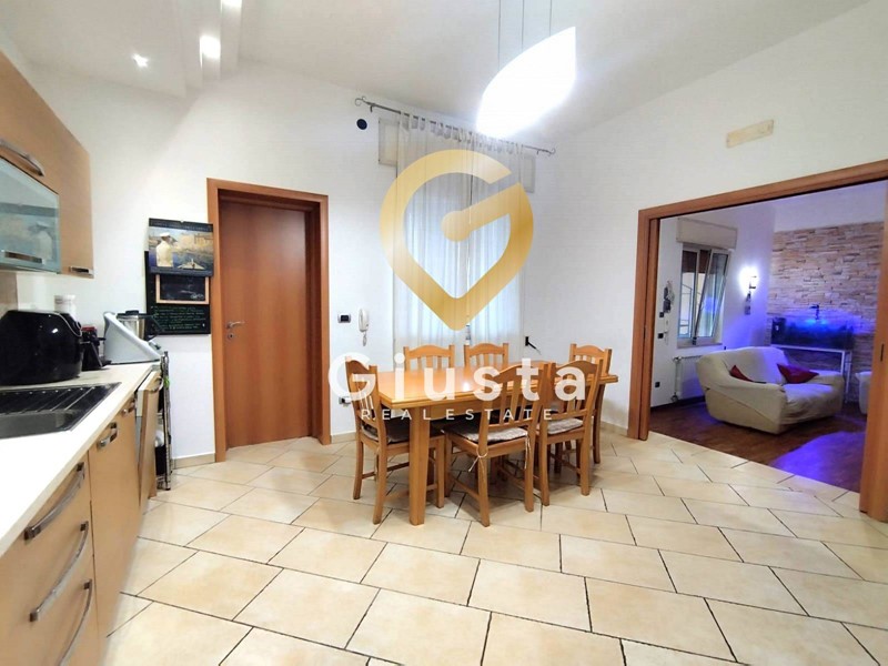 Casa Indipendente in Vendita a Mesagne, 138'000€, 107 m²