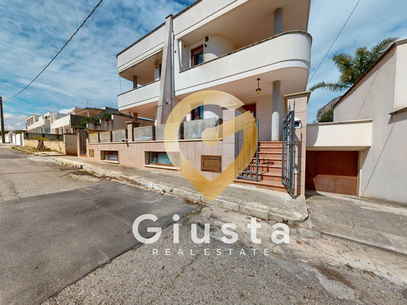 Villa in Vendita a Carovigno, 330'000€, 95 m²