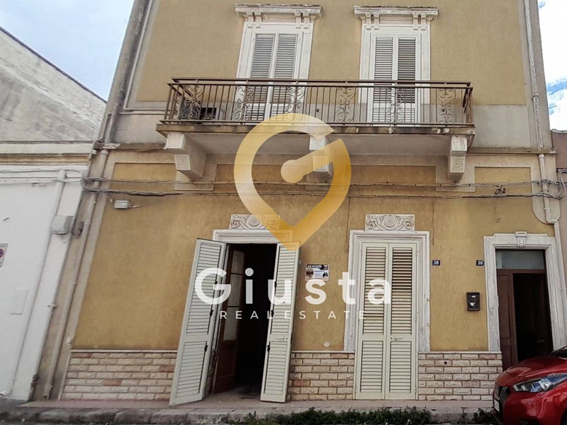 Casa Indipendente in Vendita a San Pietro Vernotico, 55'000&euro;, 250 m²