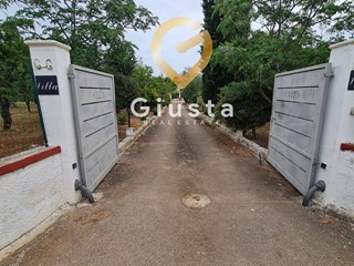 Villa in Vendita a San Vito dei Normanni, 139'000€, 100 m², con Box