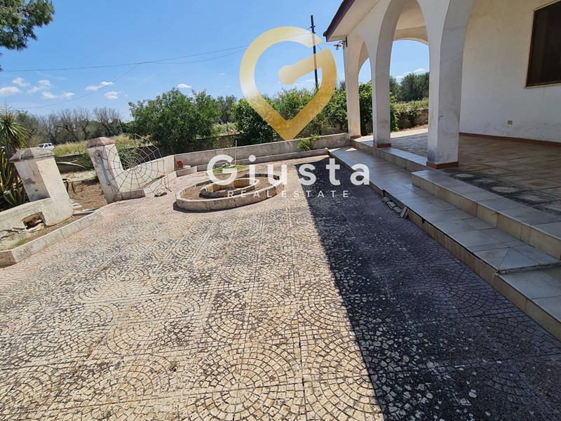 Villa in Vendita a Mesagne, 119'000€, 157 m²