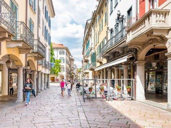 Attività commerciale in Vendita a Varese, 260'000€, 300 m²