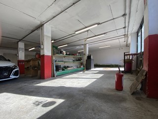 Immobile commerciale in Vendita a Varese, 89'000€, 145 m²