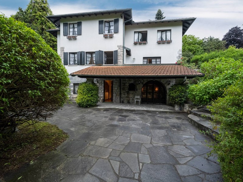 Villa in Vendita a Gignese, 610'000€, 353 m²