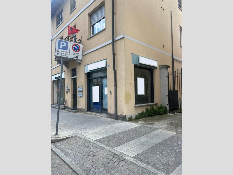 Attività commerciale in Vendita a Besozzo, 160'000€, 70 m²