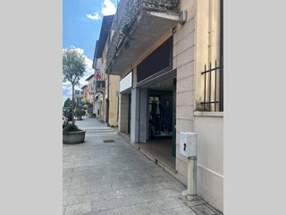 Attività commerciale in Vendita a Besozzo, 180'000€, 92 m²