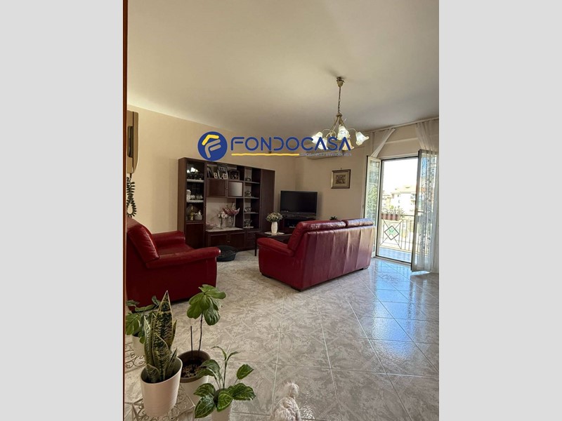 Villa in Vendita a Giugliano in Campania, 270'000€, 250 m²