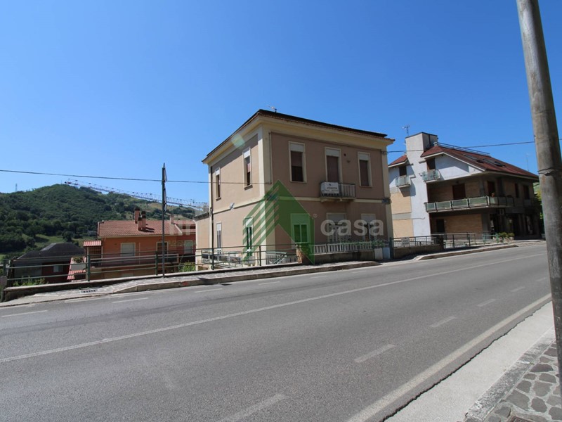 Casa Indipendente in Vendita a Teramo, 250'000€, 400 m²