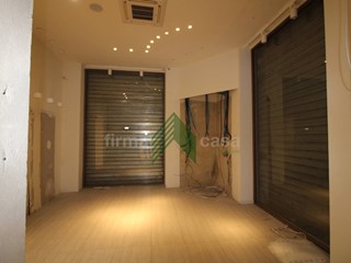 Immobile commerciale in Affitto a Teramo, 165 m²