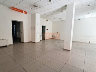 Immobile commerciale in Affitto a Albenga, 880€, 110 m²