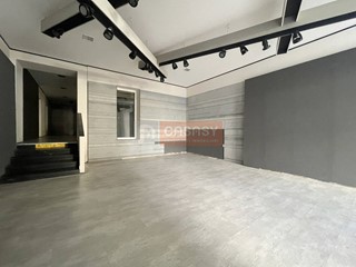 Immobile commerciale in Vendita a Albenga, 320'000€, 184 m²