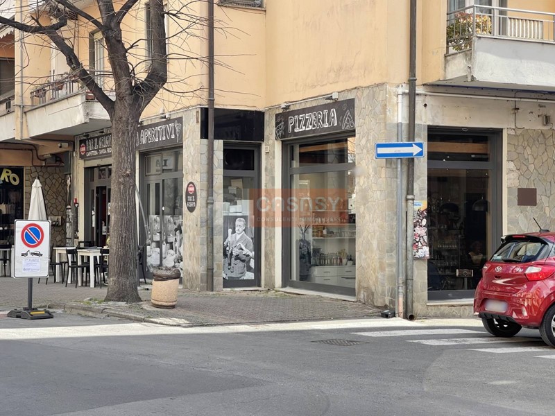 Immobile commerciale in Vendita a Albenga, 400 m²