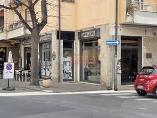 Immobile commerciale in Vendita a Albenga, 400 m²