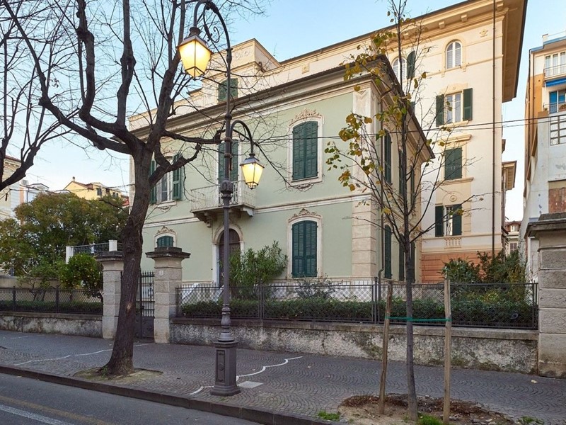 Casa Indipendente in Vendita a Albenga, 799'000€, 360 m²