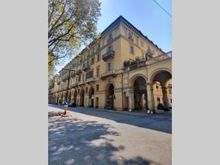 Ufficio in Affitto a Torino, 1'700€, 100 m²