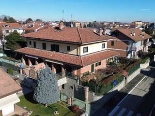 Villa in Vendita a Rivalta di Torino, 550'000€, 320 m²