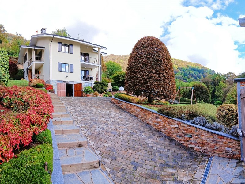 Villa in Vendita a Torre Pellice, 325'000€, 250 m²