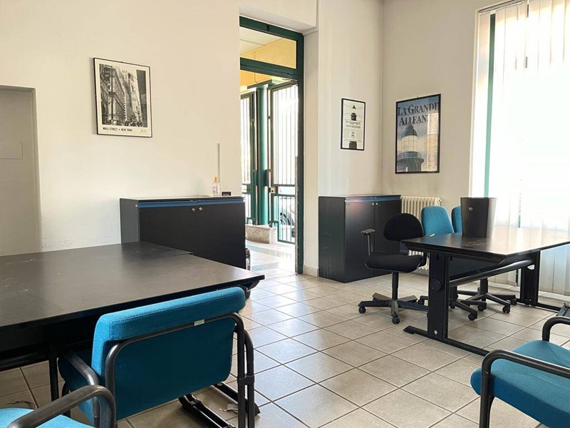 Negozio in Vendita a Gallarate, 263'000€, 170 m²