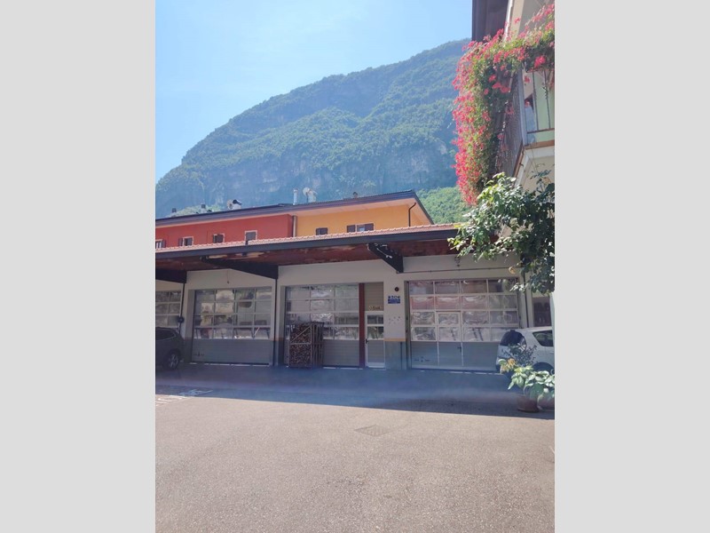 Immobile commerciale in Vendita a Mezzolombardo, 980'000€, 790 m²