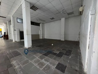 Immobile commerciale in Vendita a La Spezia, 240'000€, 240 m²