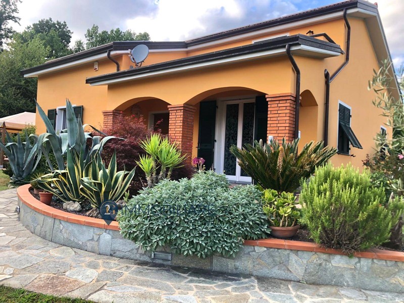 Villa in Vendita a Brugnato, 620'000€, 300 m²