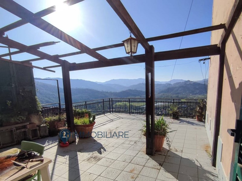 Appartamento in Vendita a Beverino, 80'000€, 180 m²