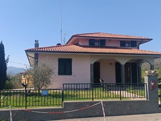 Villa in Vendita a Villafranca in Lunigiana, 543'000€, 190 m²