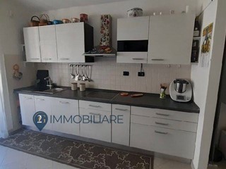 Appartamento in Vendita a La Spezia, 235'000€, 147 m²