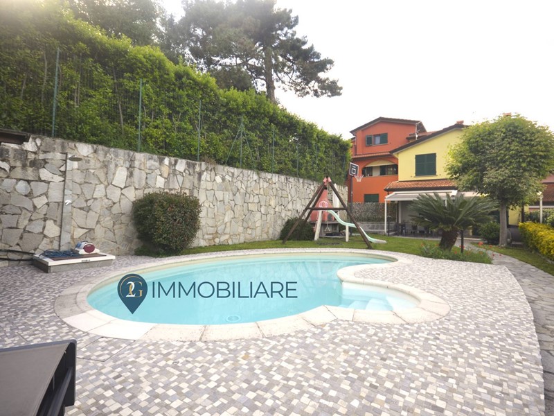Villa in Vendita a Follo, 490'000€, 170 m²